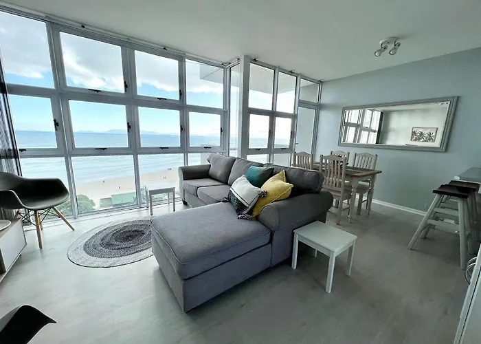 Beachfront Apartment With Endless Views!