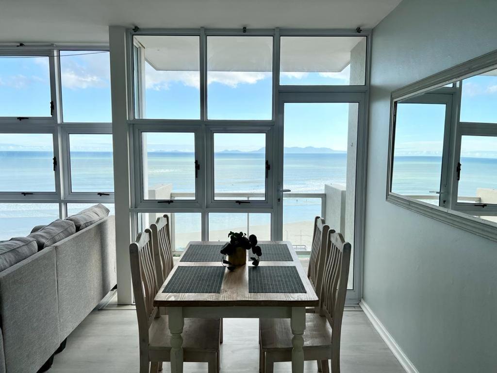 Beachfront With Endless Views!