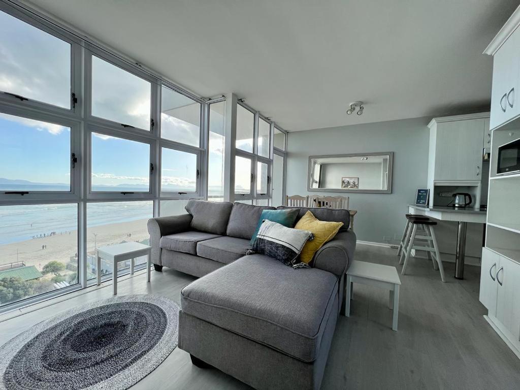 Apartment Beachfront With Endless Views! Cape Town